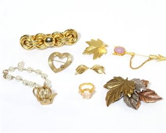 Mixed Group of Gold Tone and Pearl Vintage Costume Jewelry LOT