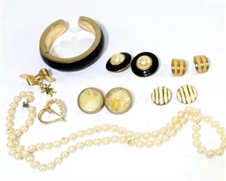 LOT of Vintage Costume Jewelry, Pearls, Earrings, Bracelets, Mixed LOT