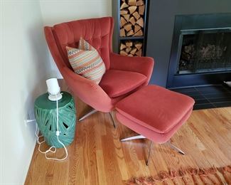 Pottery Barn mcm style tufted swivel chair w/ ottoman