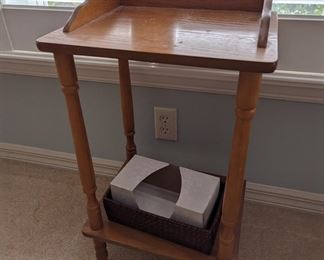 Accent table