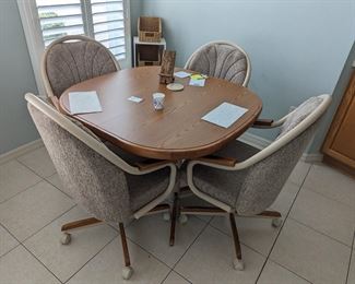 Rounded dinette set w/leaf and 4 caster wheel chairs
