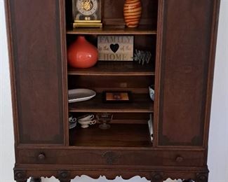 Antique hutch $150
Measures   48" LONG 65" TALL 15.5" DEEP