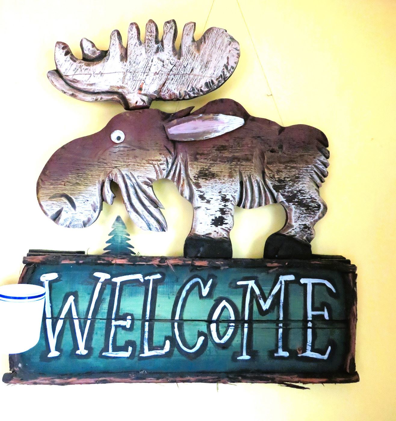 Giant wood moose welcome sign