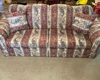 4 seater sofa
WE PRE-SALE FURNITURE! Contact us to make an appointment: Bill Anderson 615-585-9301 or Diane Cox 865-617-0420