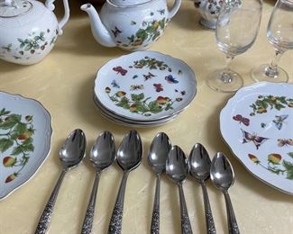 Strawberry & butterfly china