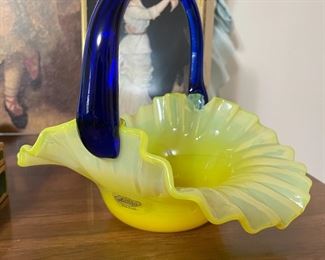 Vaseline glass basket