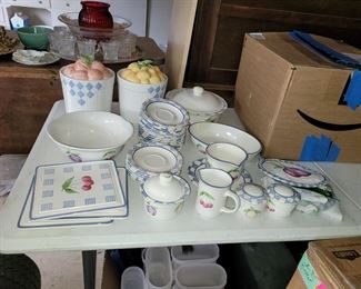 Huge 150 piece Pfaltzgraff Hopscotch dinnerware set