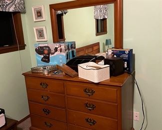 dresser w/mirror