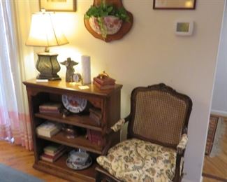 More great Asian decor, Italian pottery and handsome lighting!