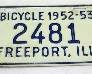Lot 010 
1952 bicycle license Metal