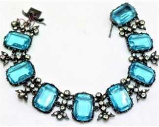 Lot 042  
VTG Silver bracelet blue stones