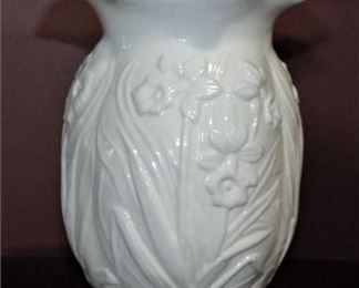 Lot 085  
Fenton Daffodil vase silver crest