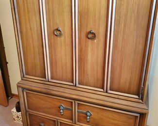 Matching 2-door chest/drawers
