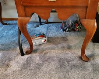 (2) of (2) Thomasville Queen Anne end tables