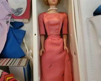 Fashion plate Barbie with (3) wigs