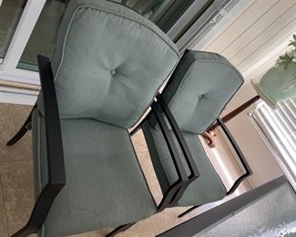 Patio chairs, set of 6 for patio table, great condition, no visible marks on the metal parts.