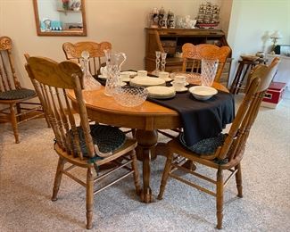 Beautiful Round Oak Table Set