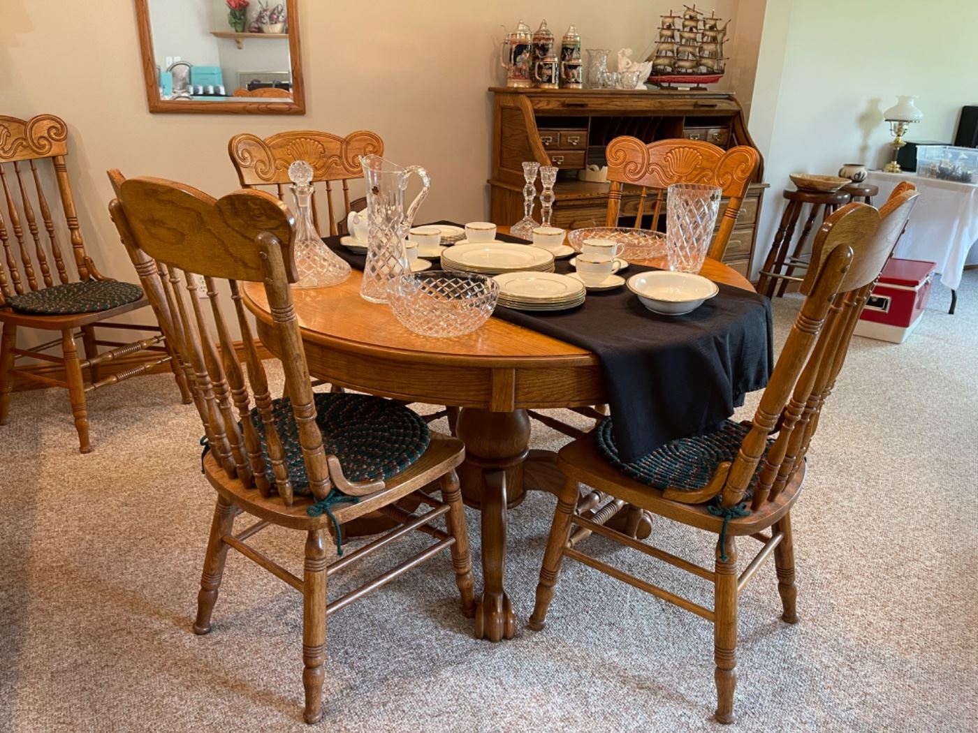 Beautiful Round Oak Table Set