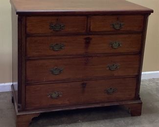 19th CENTURY CHIPPENDALE STYLE MAHOGANY CHEST OF DRAWERS