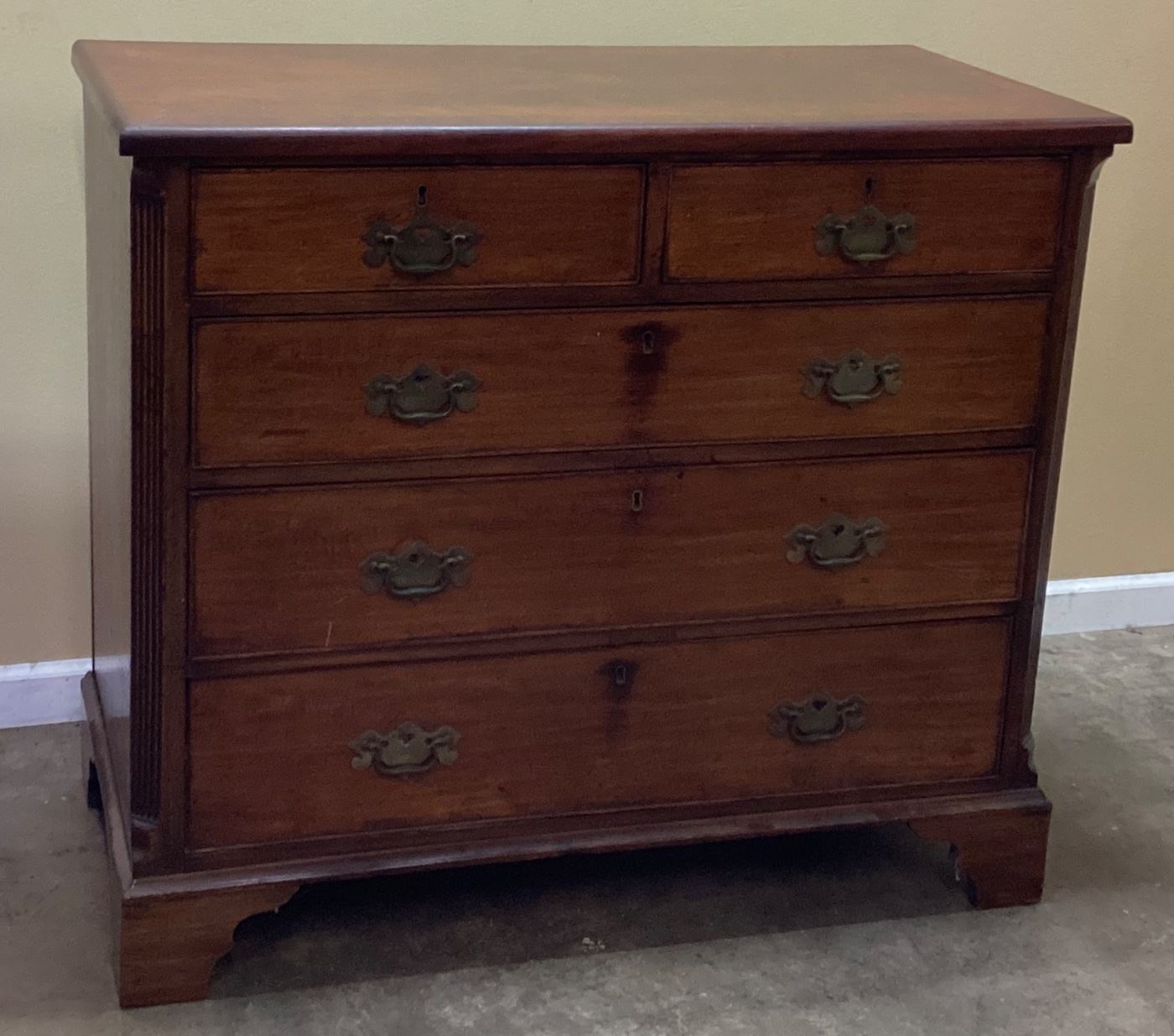 19th CENTURY CHIPPENDALE STYLE MAHOGANY CHEST OF DRAWERS
