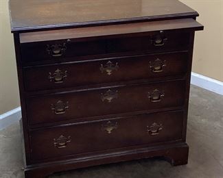 MID 20th CENTURY MAHOGANY CHIPPENDALE STYLE
BACHELOR'S CHEST,