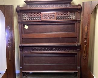 VICTORIAN STYLE BED FRAME, SIZE FULL