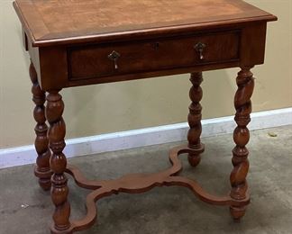 WILLIAM & MARY STYLE SIDE TABLE