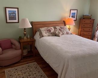 Pottery Barn Queen Size Bed, Headboard, Frame with Sealy Mattress, Matching Dresser, Brass Lamps