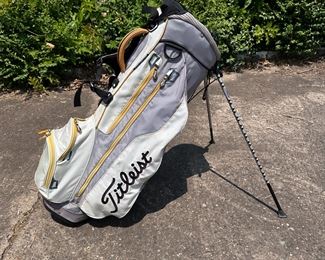 Titleist lightweight golf bag, minimal wear