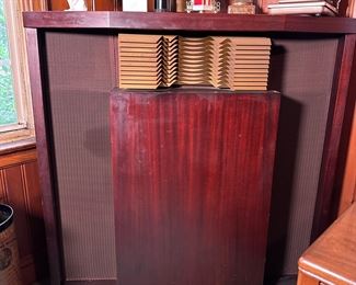 Large James B. Lansing (JBL)Sound, Inc commercial size speaker model N500H Hartsfield - WORKS!! Weighs approx. 250 lbs, 40"H x 46"W x 22"D