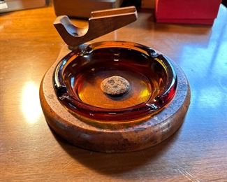 Vintage wooden pipe and cigar ashtray with amber insert 6"W
