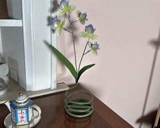 Metal floral vase/candle holder 12"H