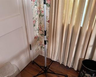 Pitch-It adjustable height IV/cord pole extends to 5 feet