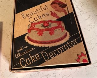 Beautiful cakes aluminum cake decorator with original box