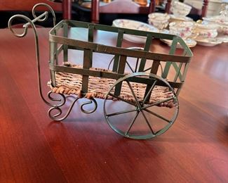 Metal garden cart basket 8"W