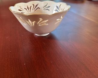 Lenox bowl with pierced sides 4"W