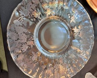 Serving plate with silvered flowers 10"