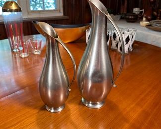 Metawa Holland pewter pitchers, largest has a small dent and is 11"H