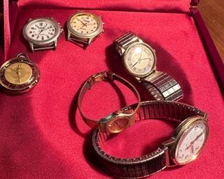 Group of vintage watches, most need work or batteries