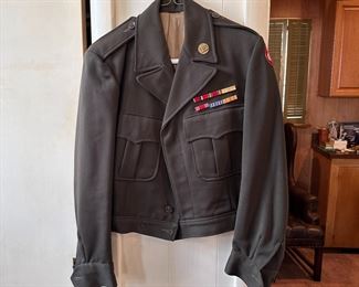 Short Army coat with bars and Western Pacific shoulder patch, size S/M