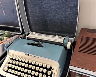 Smith-Corona Galaxie manual typewriter