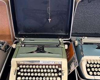 Royal Sabre manual typewriter