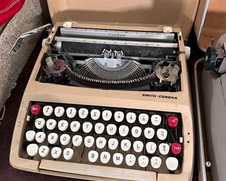 Smith-Corona Corsair manual typewriter