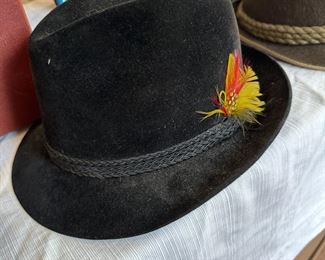 Knox black hat size 7-1/4 with red and yellow feather