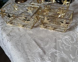 Three nesting wire baskets with stars, largest is 4" x 8"