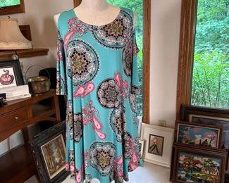 Open shoulder tunic dress/top, with pockets, size L/XL