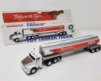1993 Exxon Collectors Series Rely On The Tiger Toy Tanker Truck with BOX