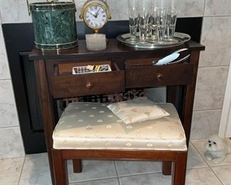 Side Table w/Bench, Bar ware, Pilsner glasses, Ice bucket 