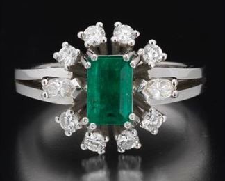 18K White Gold Emerald And Diamond Fashion Ring