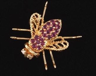 Ladies Gold and Ruby Bee Pin Brooch 
